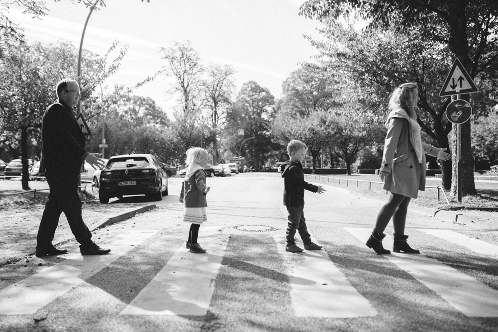 Familienshooting im Stadtpark mit vier Personen